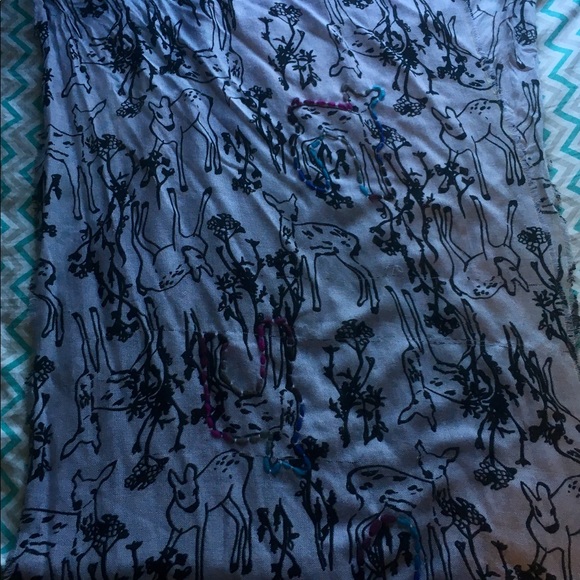 Lavender scarf w/ black fawn print & yarn detail - Picture 3 of 3